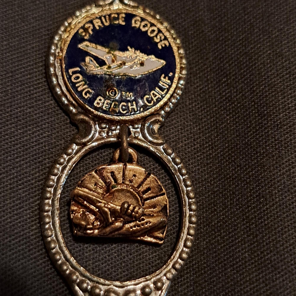 3 Souvenir Spoons - Picture 4 of 7